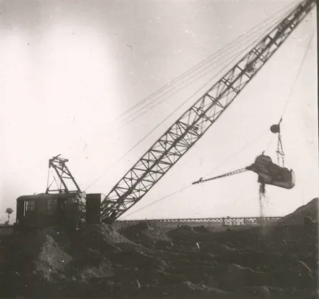 Draglina pe Olt octombrie 1943 la lucrărille de dragare