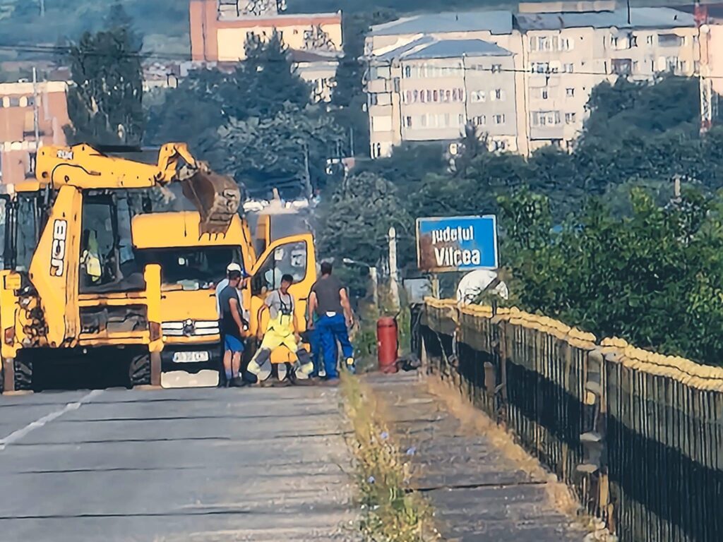 Au început lucrarile de punere în siguranță a Podului Olt ce leagă Verguleasa de Drăgășani